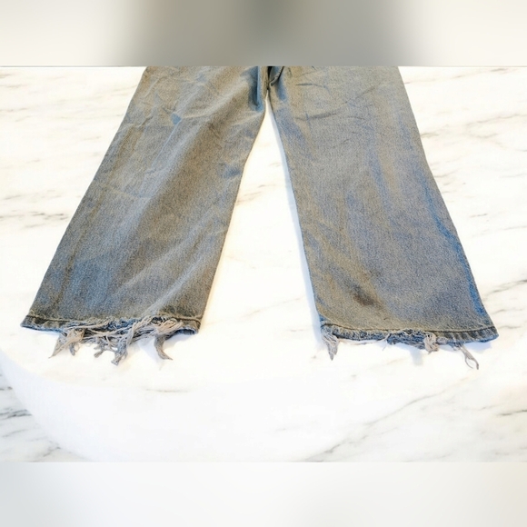Carhartt distressed light wash denim jeans - Picture 3 of 9